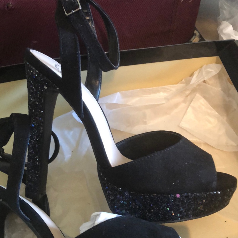 Beautiful black heels!